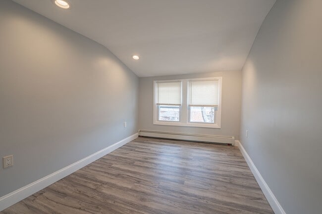 Building Photo - 12 Union Ave