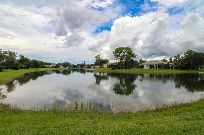 Building Photo - 3-Bed + Den Home With Lake Views & Pet-Friendly!