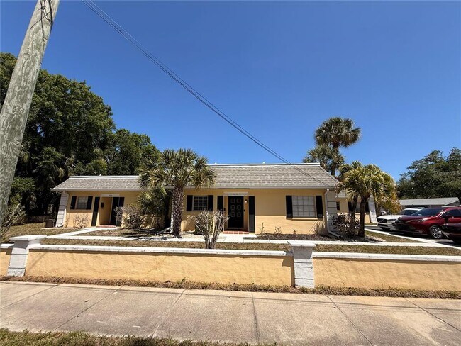 Building Photo - 2403 Aspinwall St