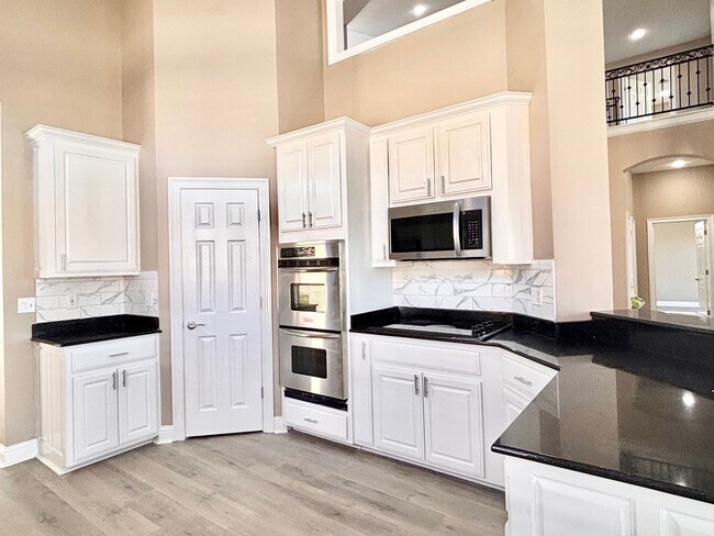 Building Photo - Stunning 5-Bedroom Home with Breathtaking Lake & Golf Course Views – Pelican Point Subdivision