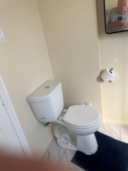 Building Photo - 9932 Beverly St