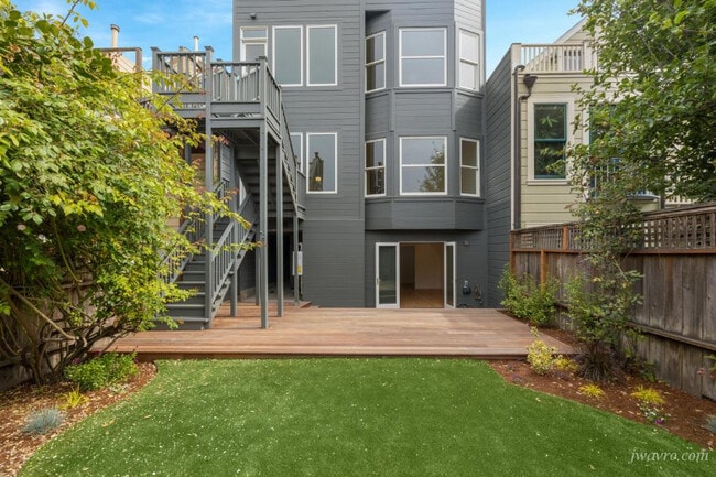 Building Photo - 80 28th St