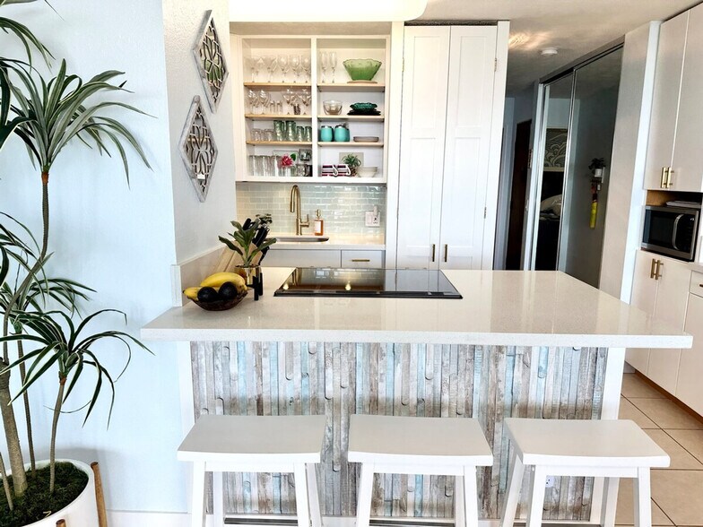 Building Photo - 190 Hauoli St