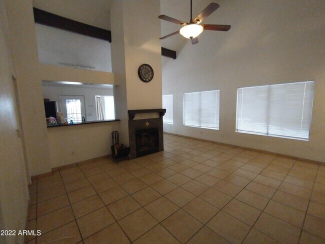 Building Photo - 2114 W Monona Dr