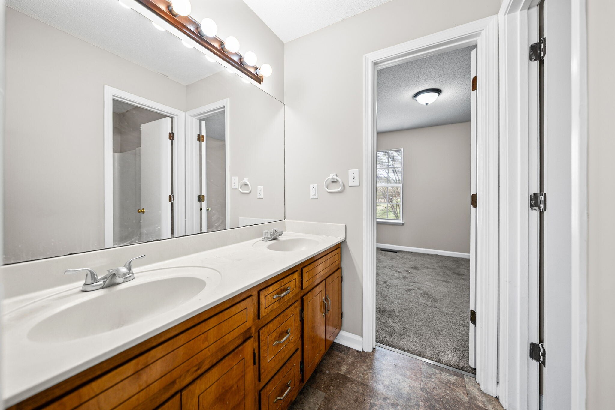 Building Photo - 280 Timber Court Dr