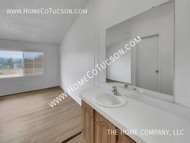 Building Photo - 1591 W Patton St