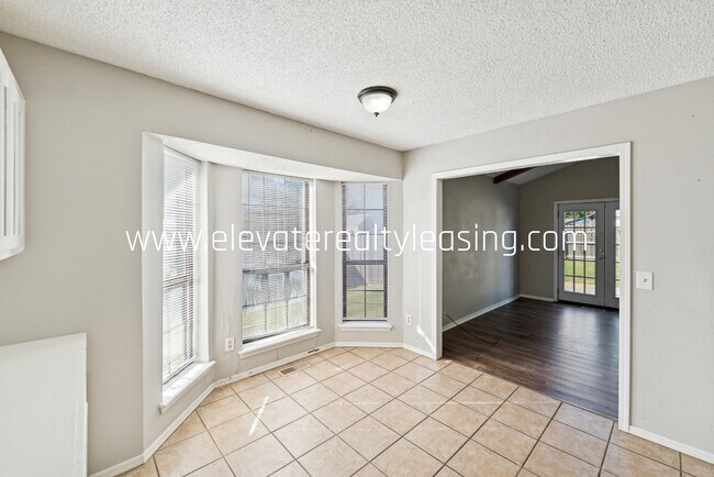 Building Photo - 11168 S Douglas Ave