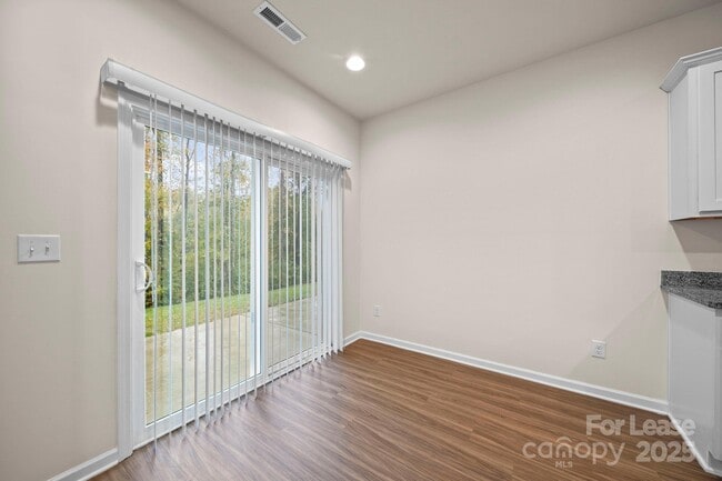 Building Photo - 711 Lackey St