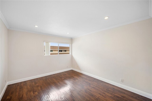 Building Photo - 121 Sinclair Ave