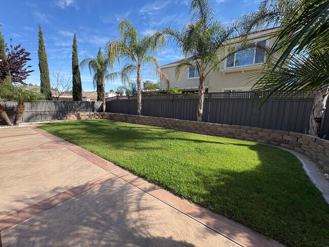 Building Photo - Spacious 4 Bed 3 Bath Tracy Home