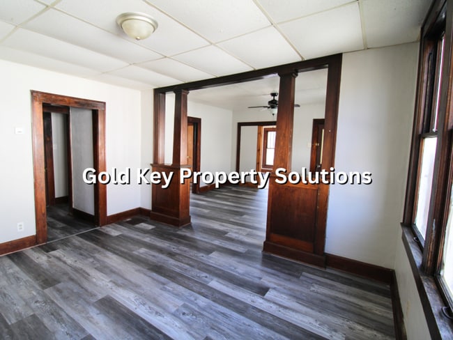 Building Photo - Updated 3 BR 1 BA House with New Flooring and Paint (SECTION 8 APPROVED)