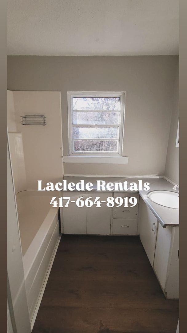 Building Photo - 4 BEDROOM 1 BATH HOUSE FOR RENT