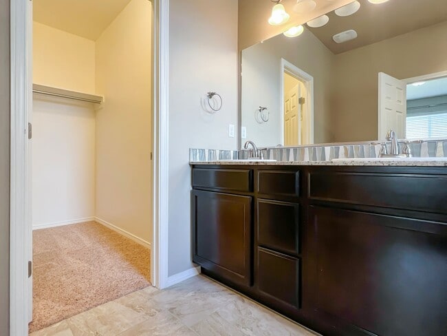 Building Photo - Modern 3 Bed 2 Bath Home - Pet Friendly!