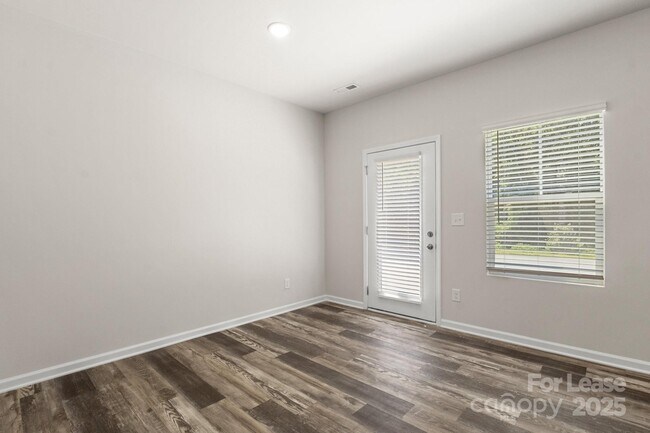 Building Photo - 117 Dogwood Vlg Trl