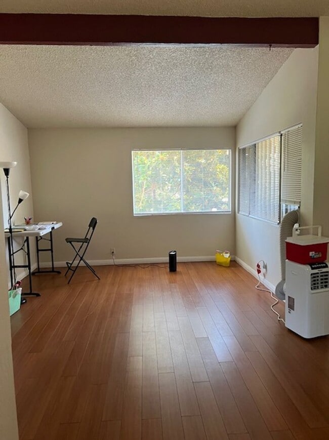 Building Photo - Beautifully remodeled 1 bedroom & 1 bath unit near Six Flags in Vallejo