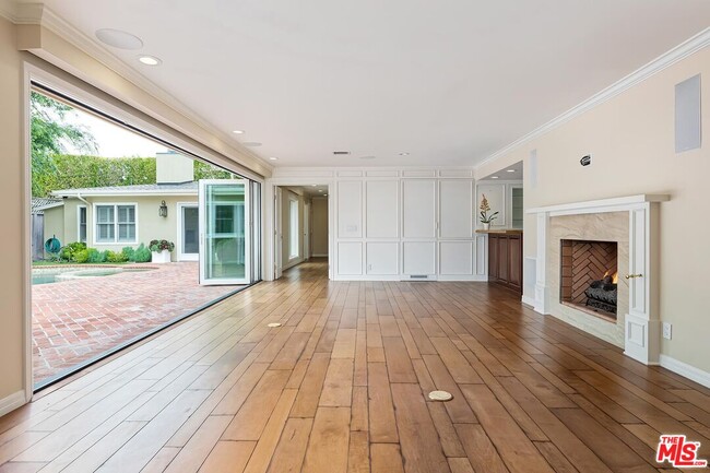Building Photo - 4211 W Toluca Lake Ln
