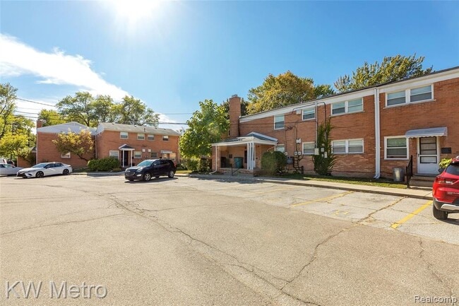 Building Photo - 3220 Shenandoah Dr