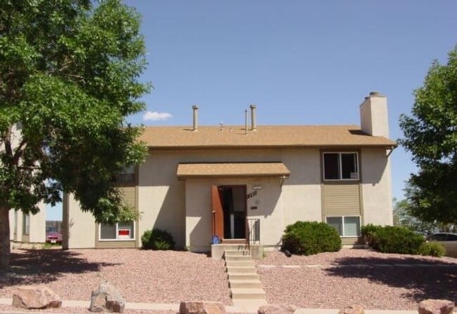 Building Photo - 1785 Zebulon Dr