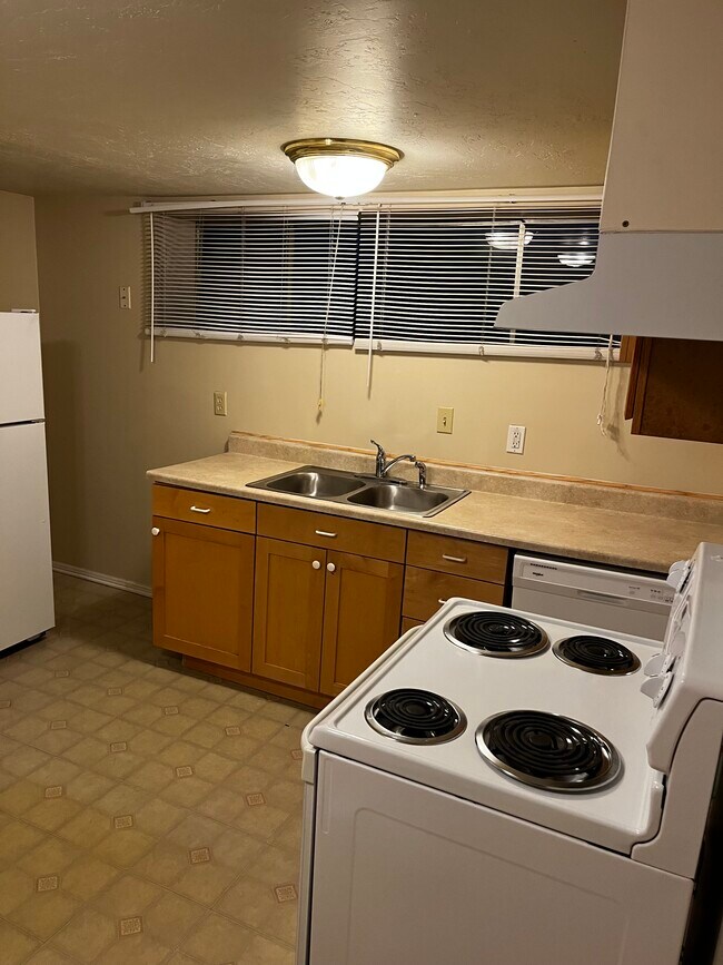 Building Photo - 10247 S 1280 E