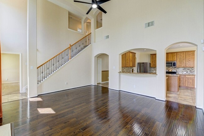 Building Photo - 5 bed dream home in the heart of Sienna