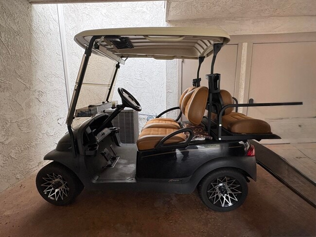 Building Photo - 35082 Mission Hills Dr