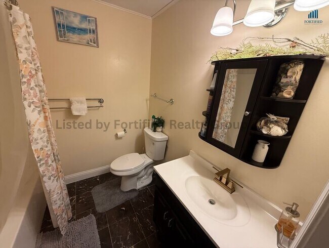 Building Photo - 1556 N Main St