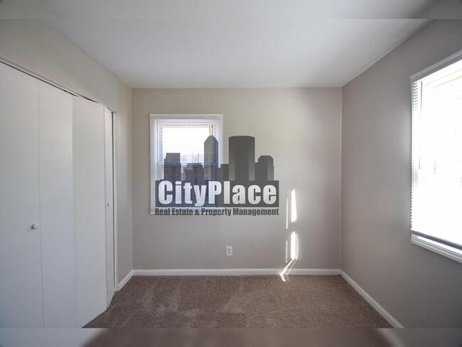 Building Photo - 3219 N Colorado Ave