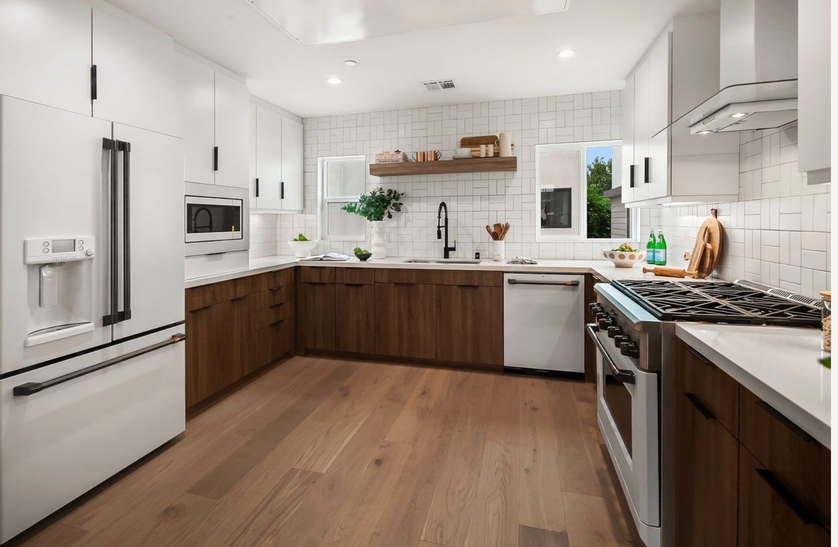 Building Photo - 1358 N Fairfax Ave