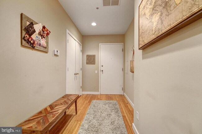 Building Photo - 934 N 3rd St