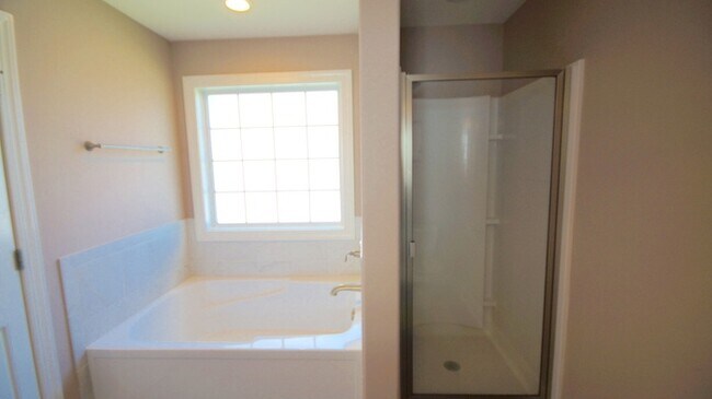 Building Photo - 2646 Alex Overlook Way
