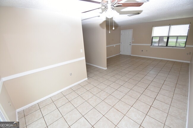 Building Photo - 556 Chateau Cir