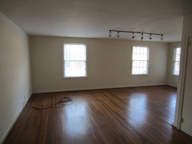 Building Photo - Close to VSU!!