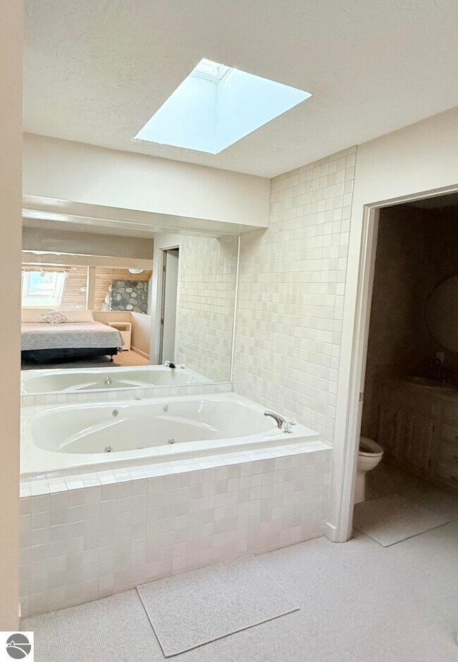 Building Photo - 776 N Yacht Club Dr