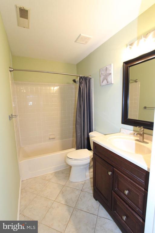 Building Photo - 5220 Ravens Crest Dr