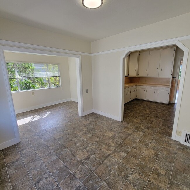 Building Photo - 950 Fremont St