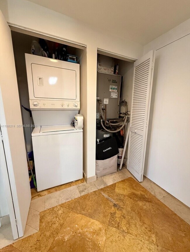 Building Photo - 2475 Brickell Ave