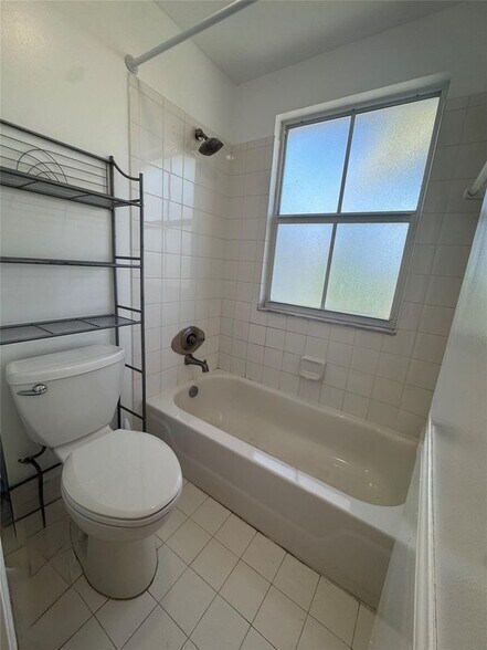 Building Photo - 7481 Santa Monica Dr