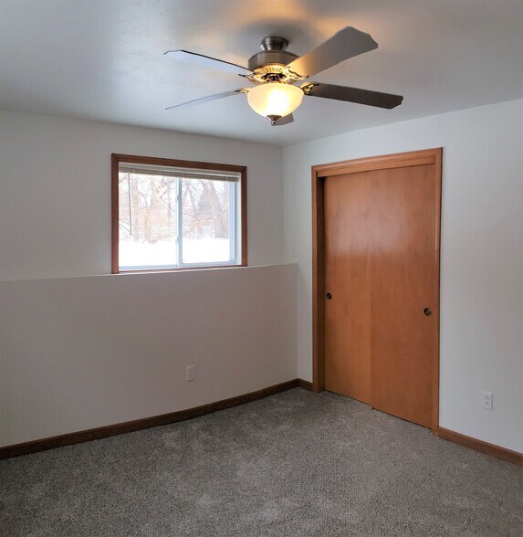 Building Photo - 2342 S Ridge Rd