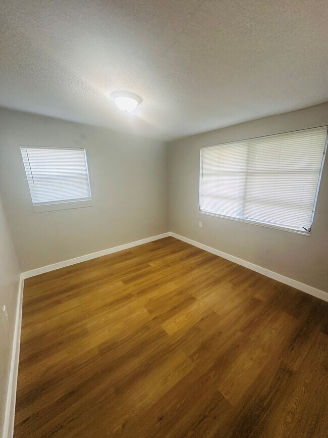 Building Photo - 2558 Spirea St