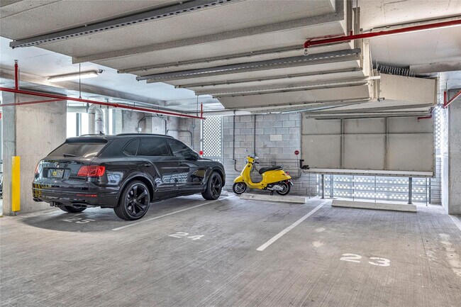 Building Photo - 100 E Las Olas Blvd