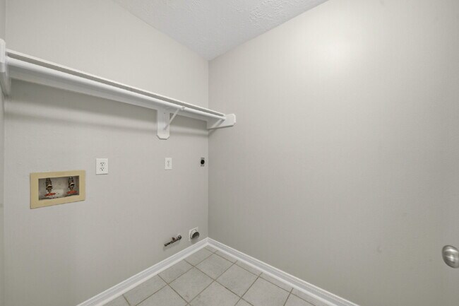 Building Photo - Refreshed 4-Bedroom in New Territory with New Paint, New Floors, and Lawn Care Included.
