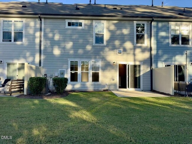 Building Photo - 3233 Retama Run