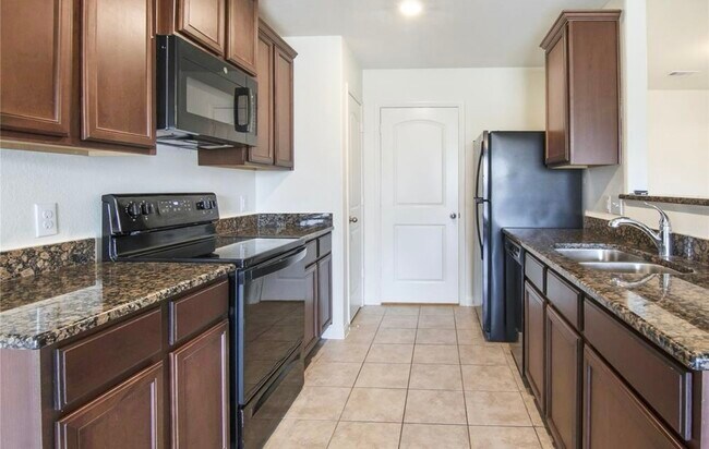 Building Photo - 22622 Cloverland Field Dr