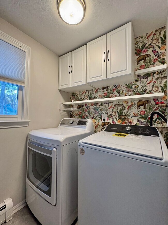 Building Photo - Available Now | 3 Bed, 1.5 Bath Single-Family Home in Westford, MA | Updated Kitchen, Finished Ba...