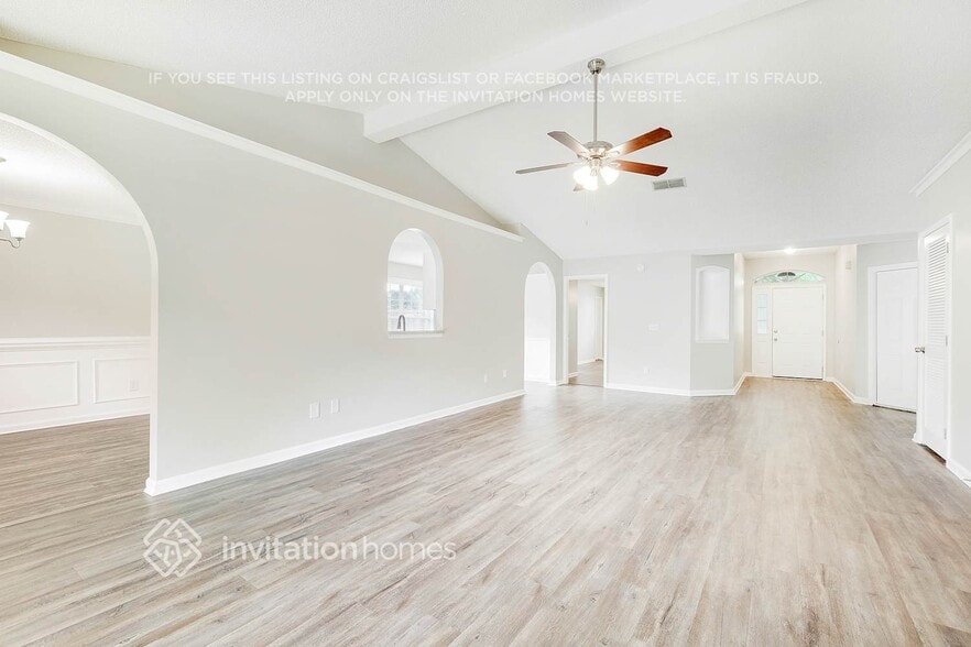 Building Photo - 8250 Rocky Creek Dr