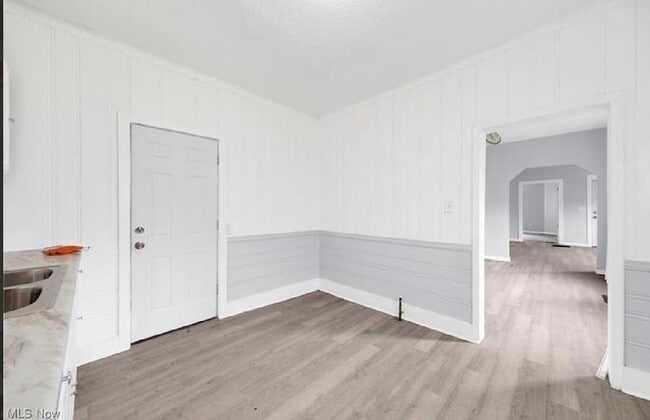 Building Photo - 2056 W 95th St