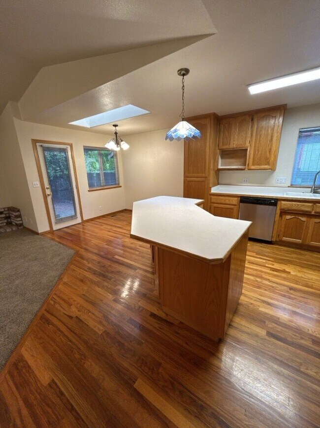 Building Photo - Cozy 3 Bedroom 2 Bath Home Located in Eureka