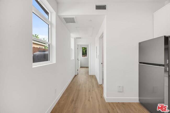Building Photo - 11253 Hatteras St