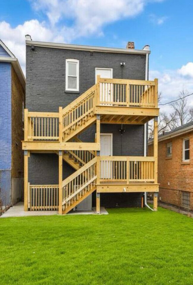 Building Photo - 1154 W 88th St