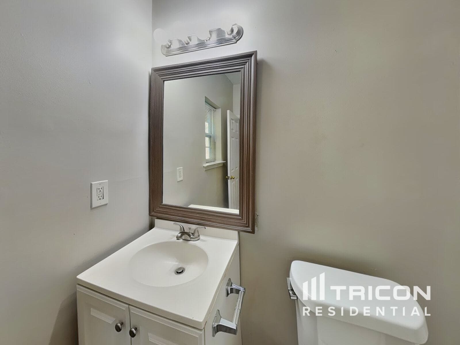 Building Photo - 728 Celeste Ln